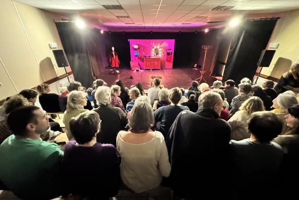 Photo du public à la salle Sainte-Anne d'Auberive.