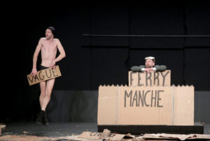 Le comédien est dans un ferry sur la Manche.