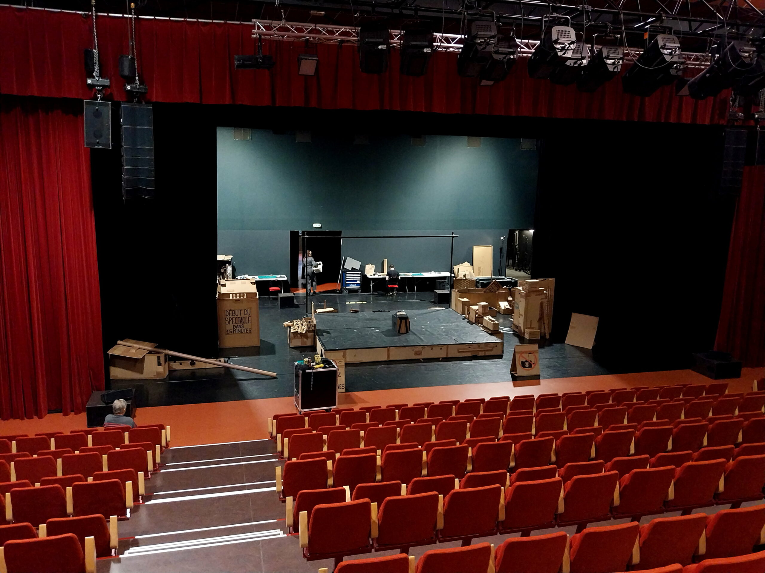 Photo de l'installation du spectacle "Les gros patinent bien".